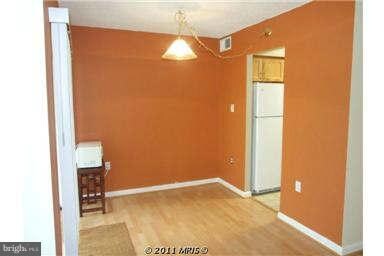 5758A Village Green Dr unit 9/575, Alexandria, VA 22309 - photo 3