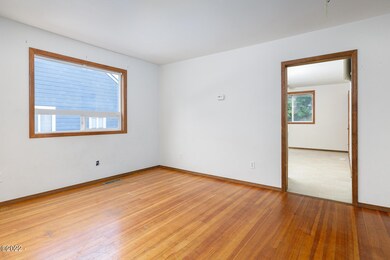 1051 SE Gaither Way, Toledo