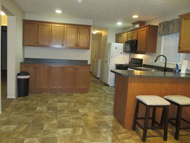 17115 Scarborough Dr unit 562, Macomb, MI 48044 - photo 5