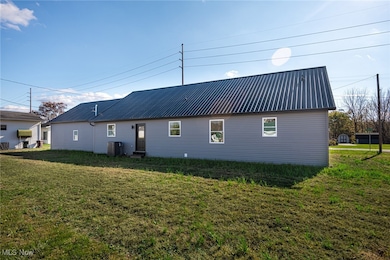 950 Beech St, Newcomerstown, OH 43832 - photo 5