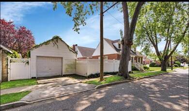 556 N 12th St, New Hyde Park, NY 11040 - photo 3