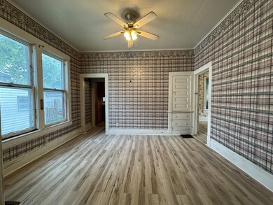 734 W Henry St, Pontiac, IL 61764 - photo 6