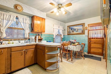 1027 Spruce St, Hammond, IN 46324 - photo 5