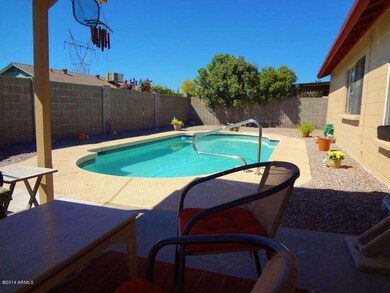 6 Pool and patio (1024x768)