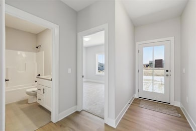 4653 177th St, Urbandale, IA 50323 - photo 2