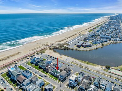 1st Beach Block/Lake & Ocean Views
