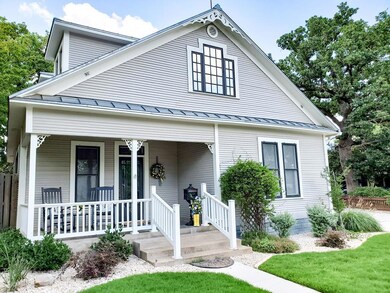 506 N Adams St, Fredericksburg, TX 78624 - photo 2