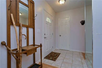 Foyer w/coat closet