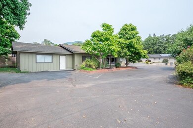 710 NW Morgan Ln, Grants Pass, OR 97526 - photo 4