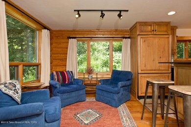 3 Kitchen Sitting Area