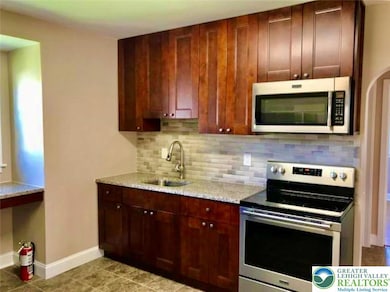 121 E Union St, Whitehall, PA 18052 - photo 3