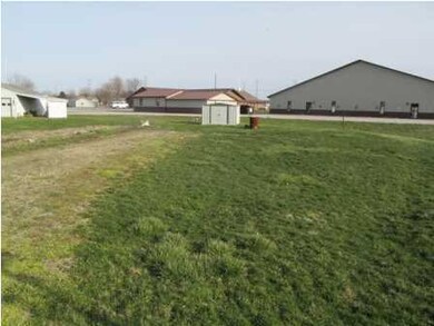 301 E Maple St, Petersburg, IN 47567 - photo 2