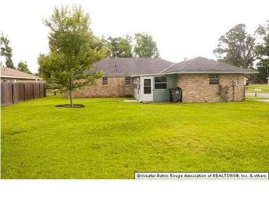 Check out the Size of that Backyard!!! Very nice c