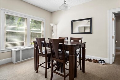 Bottom unit dining room