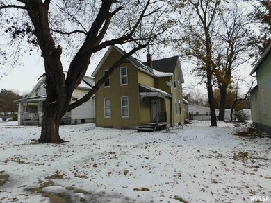 637 Oak St, Davenport, IA 52802 - photo 2