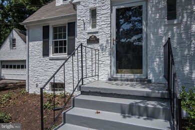 9001 Tuckerman Ln, Potomac, MD 20854 - photo 4