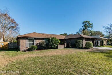 431 Holiday Hill Cir W, Jacksonville, FL 32216 - photo 3