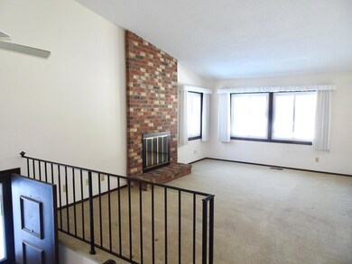 11' Vaulted Living Room