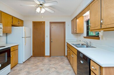 12-web-or-mls-110 jacob dr-06