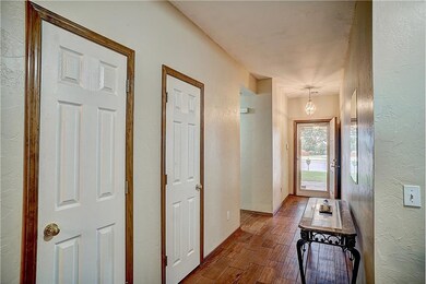1320 Washington Cir, Moore, OK 73160 - photo 4
