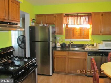 927 Central Hills Ln, Hyattsville, MD 20785 - photo 6