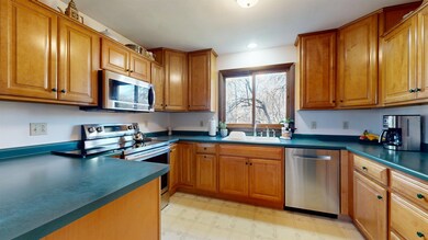 21 Briar Ln, Essex Junction, VT 05452 - photo 4