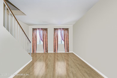 49 Jamie Ln, Staten Island, NY 10312 - photo 4