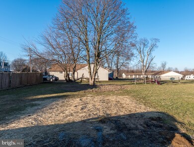 231 W Main St, Leola, PA 17540 - photo 3