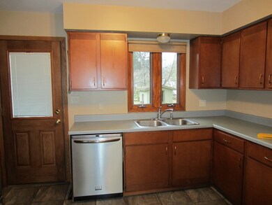 1431 S 17th St, Grand Forks, ND 58201 - photo 4