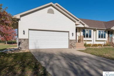 505 W Nathan St, Lake Crystal, MN 56055 - photo 2