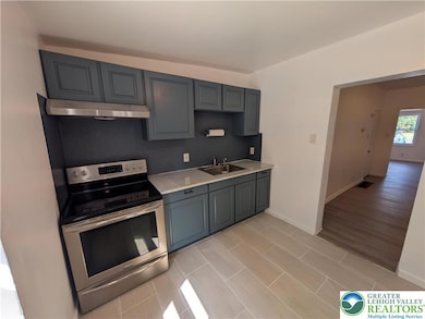 730 N Brick St, Allentown, PA 18102 - photo 6