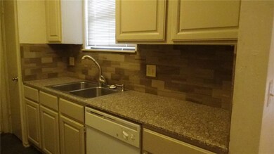 11418 Benttree Cir, Oklahoma City, OK 73120 - photo 4