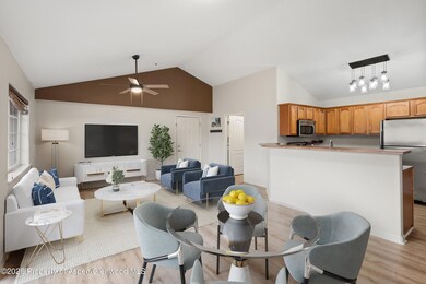 488RiverViewDr409_250403_VS01