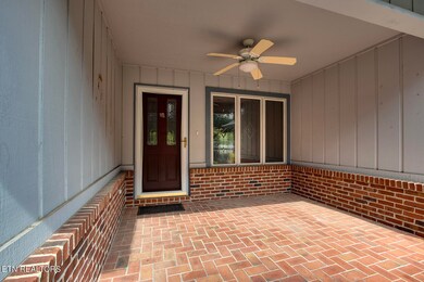 04_InataCircle_143_FrontPorch-Entry