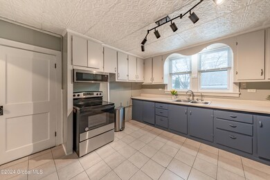 490 7th Ave unit 2, Troy, NY 12182 - photo 5