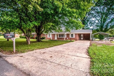 504 N Bost St, Statesville, NC 28677 - photo 6