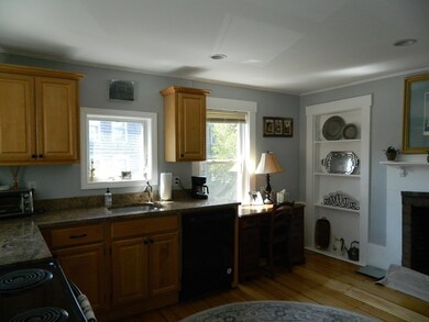 284 Washington St unit 3, Marblehead, MA 01945 - photo 3