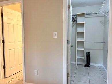 005Main Bathroom and Closet