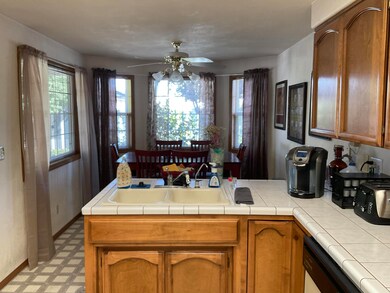 953 Westrop Dr, Central Point, OR 97502 - photo 6