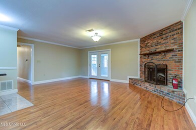 697 Eric Ct (4)
