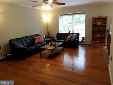 5710 Mason Bluff Dr, Burke, VA 22015 - photo 3