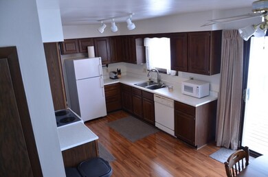 201 Hilltop Cir, Brooklyn, WI 53521 - photo 7