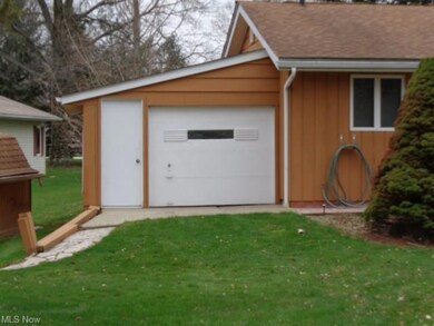 Rear Entry 1-Car Garage