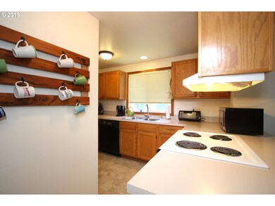 2253 Riviera Ct, Hubbard, OR 97032 - photo 7