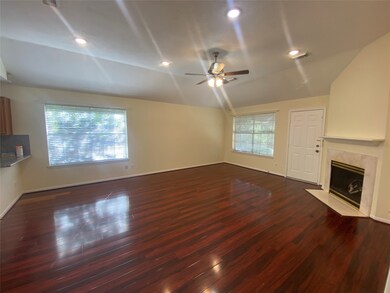 8227 Summertree Dr, Houston, TX 77040 - photo 4