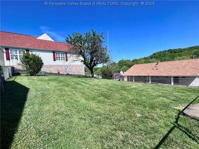 114 Garnett Dr, Dunbar, WV 25064 - photo 4