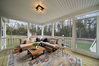 Sunroom / solarium featuring an outdoor hangout ar