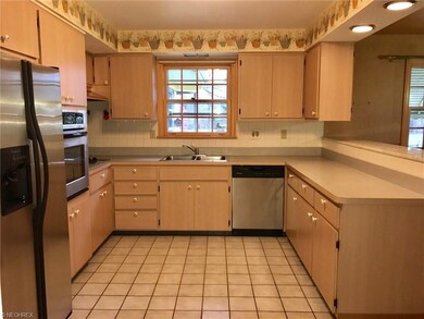LARGE KITCHEN WITH ALL NEWER STAINLESS STEEL APPLI