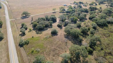 0 Fm 3010 unit 7409868, Yoakum, TX 77995 - photo 2