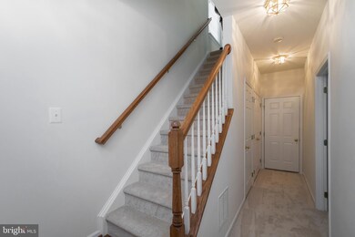 25377 Crossfield Dr, Chantilly, VA 20152 - photo 3